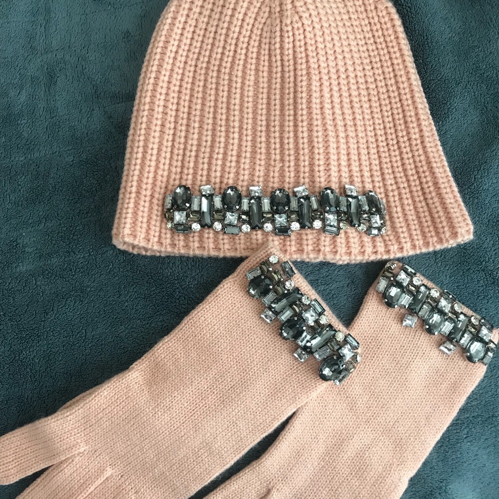 Hat & Gloves
